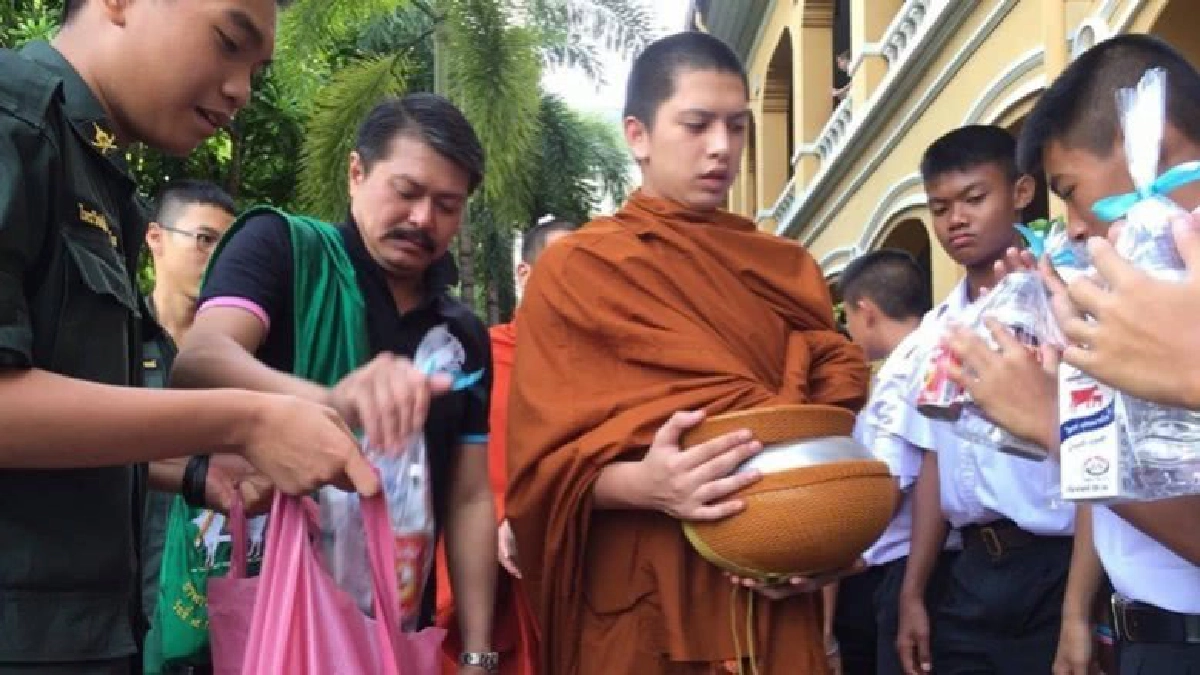 "วัน อยู่บำรุง" สวมบทเด็กวัด เดินตาม "พระกาโม่" 