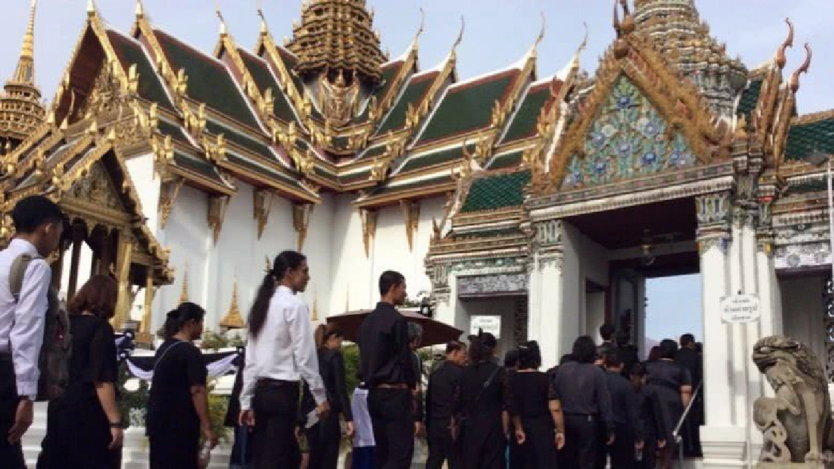 ประเทศผ่านเรื่องร้ายๆ มาได้ก็ด้วยพระบารมี ในหลวง ร.9