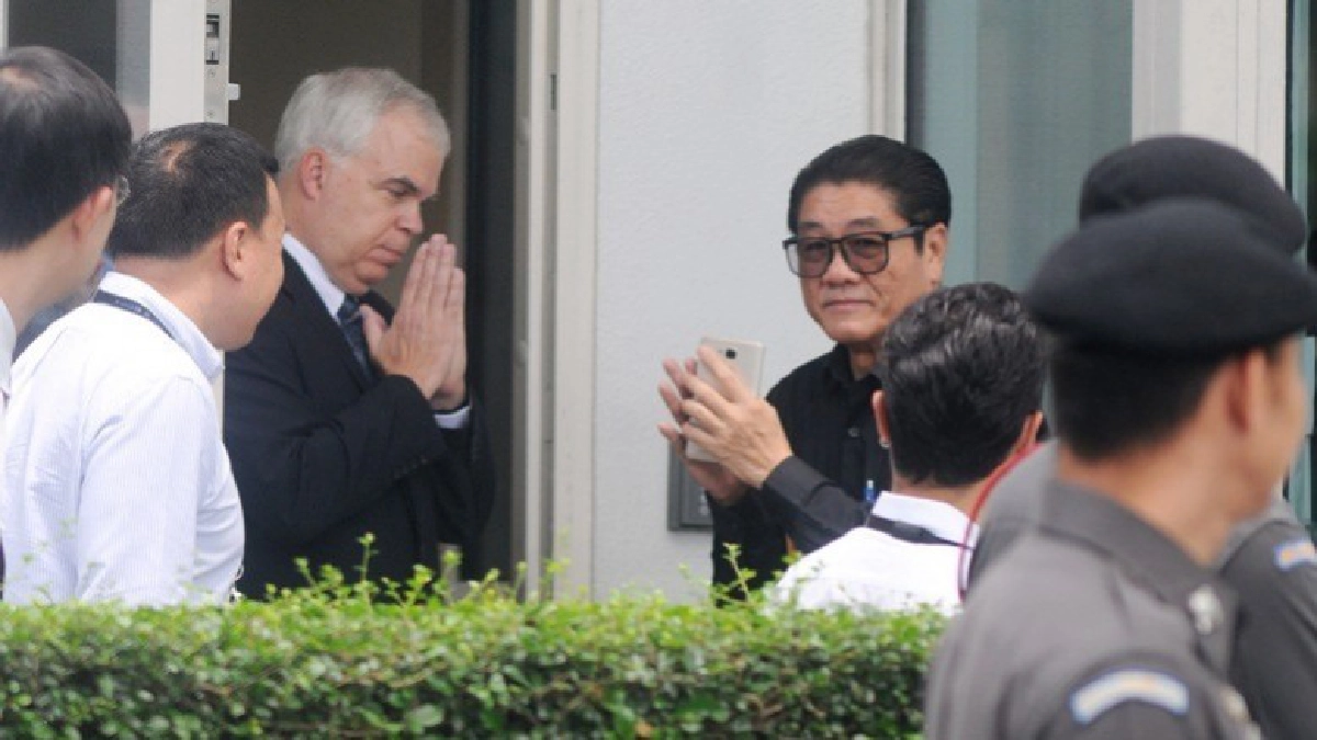 ญาติร้องทูตมะกันขอวีซ่าให้ชุดกู้ภัยไทยเข้ากู้ศพแทน ญาติร้องทูตมะกันขอวีซ่าให้ชุดกู้ภัยไทยเข้ากู้ศพแทน