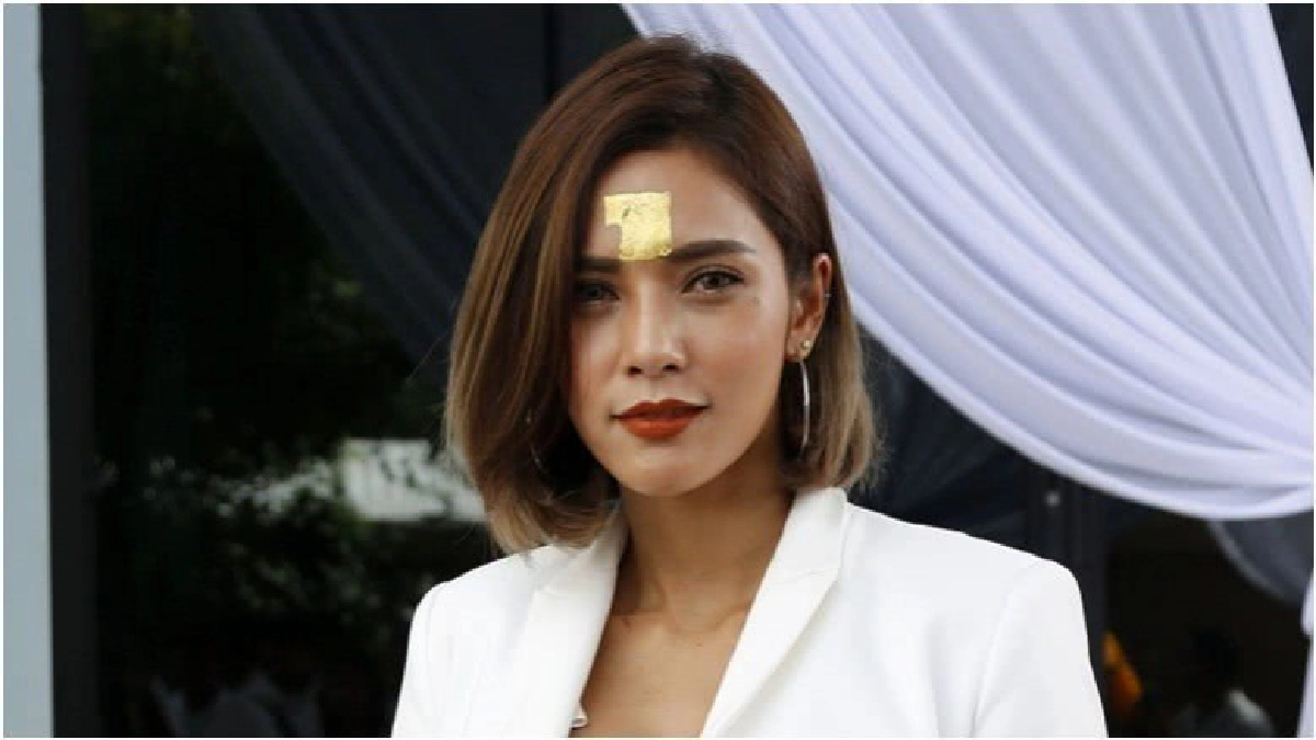 ‘อุ้ม’หน้าบาน‘บอล’ส่งซิกขอแต่งงาน (คลิป) ‘อุ้ม’หน้าบาน‘บอล’ส่งซิกขอแต่งงาน (คลิป)