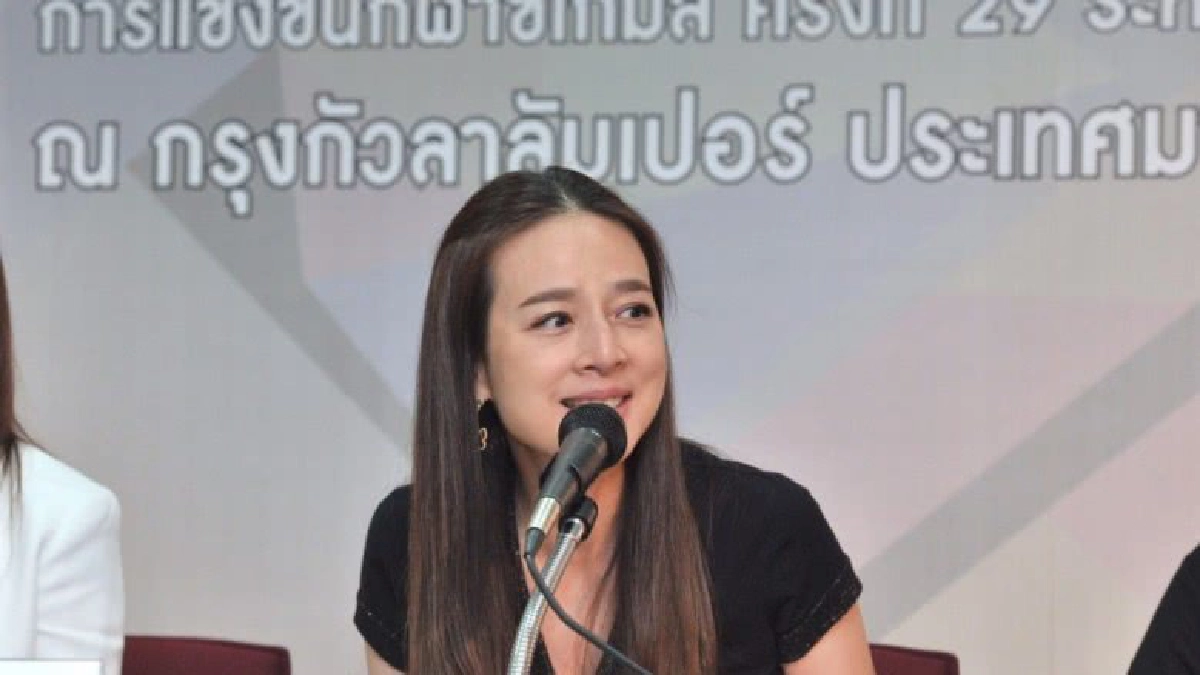 "มาดามแป้ง"อ้อนแฟนบอลส่งกำลังใจให้แข้งสาวหลังไร้สัญญาณยิงสด