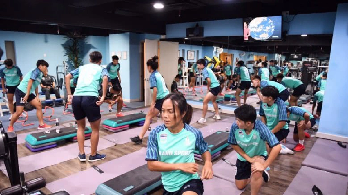 แข้งหญิงซ้อมวันแรกสบาย ๆ 