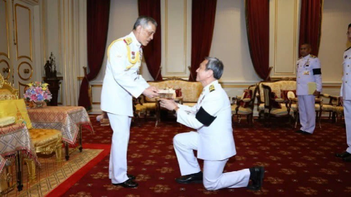 สมเด็จพระเจ้าอยู่หัวพระราชทาน 100 ล้าน แก่ ร.พ.ศิริราช