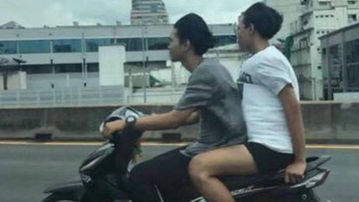 ตร.จับ-ปรับแล้ว“2เด็กแว้น”ซิ่งขึ้นทางด่วน ตร.จับ-ปรับแล้ว“2เด็กแว้น”ซิ่งขึ้นทางด่วน