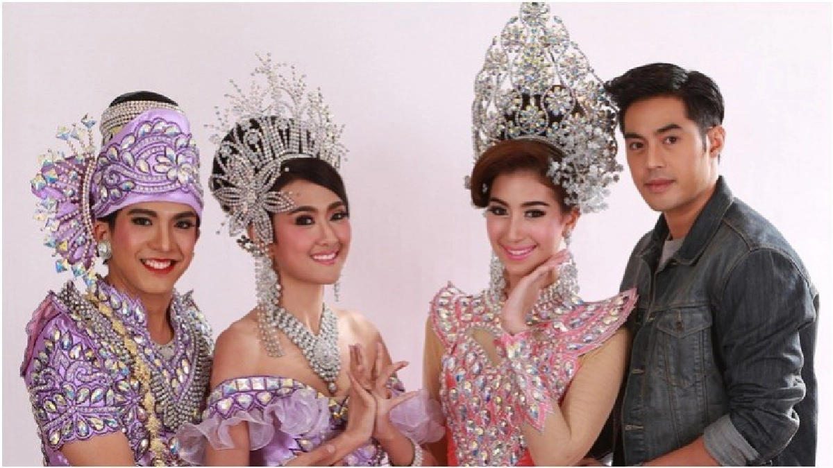 'มิ้นท์-ท็อป' จับคู่โชว์ลิเกใน 'รักหลงโรง' 'มิ้นท์-ท็อป' จับคู่โชว์ลิเกใน 'รักหลงโรง'
