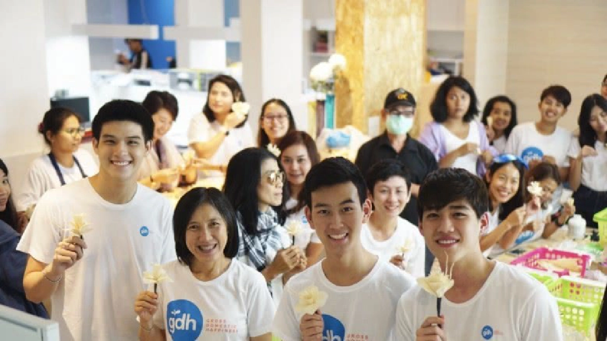 จีดีเอช ร่วมน้อมใจประดิษฐ์ดอกไม้จันทน์ ถวายในหลวงรัชกาลที่9