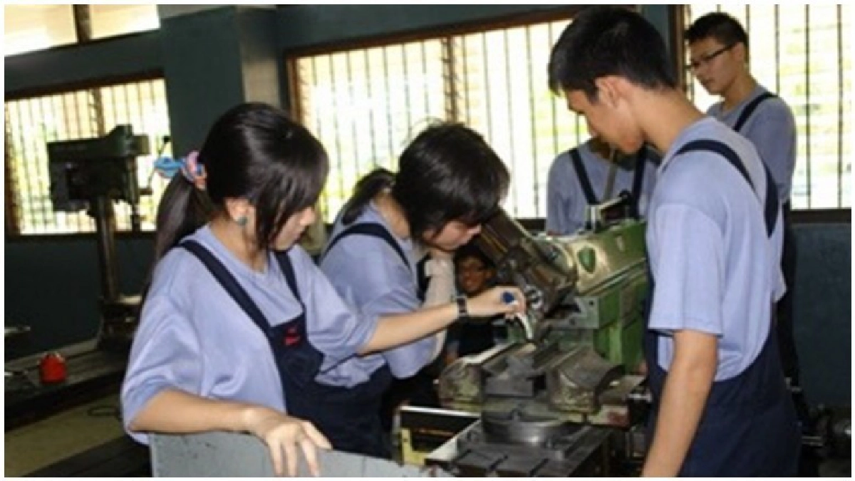 ถอดบทเรียน จาก...หุ่นยนต์ สู่ "เตรียมวิศวะ”