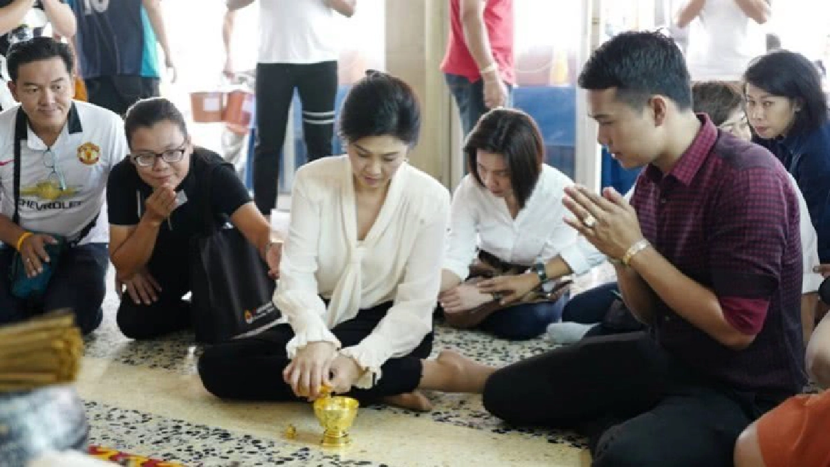 "ปู"เดินสายทำบุญ 