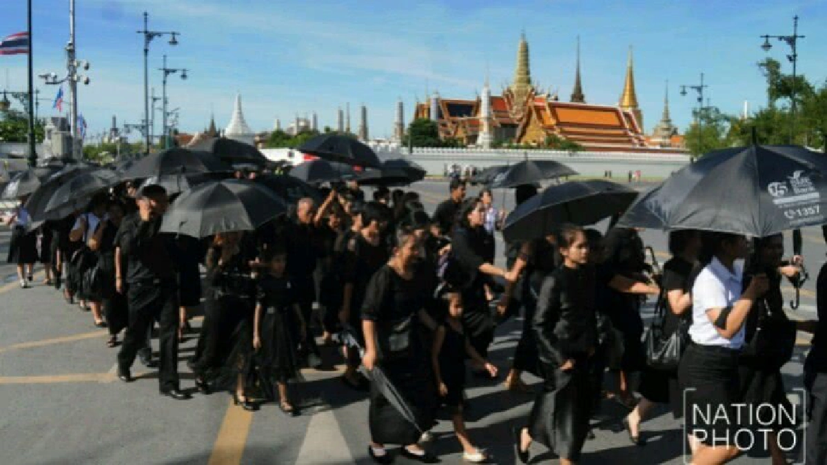 ประชาชนขึ้นกราบพระบรมศพรวมกว่า 9.5 ล้านคน ประชาชนขึ้นกราบพระบรมศพรวมกว่า 9.5 ล้านคน