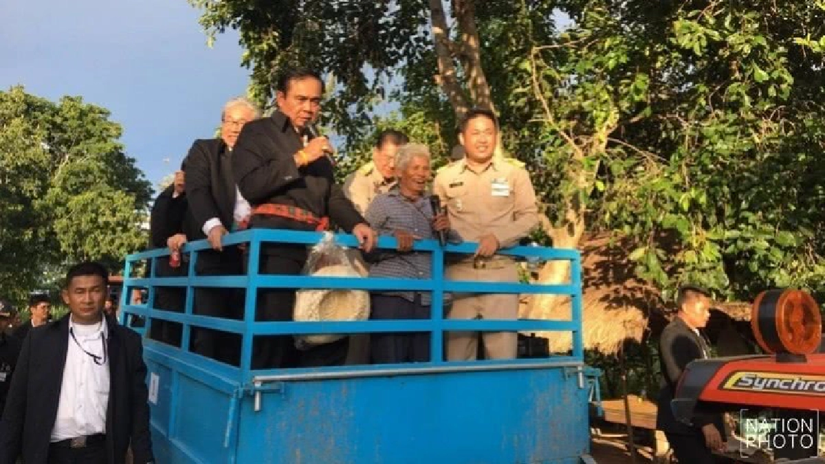 ‘บิ๊กตู่’ คุยกับวัวแถมปล่อยมุกจะเป็นเจ้าชายกบ