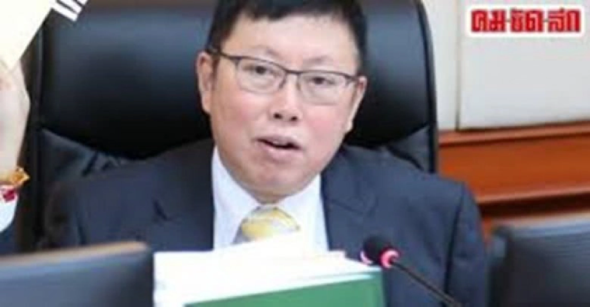 "บวรศักดิ์" นั่งหัวโต๊ะพิจารณา ร่างกม. 3 ฉบับ "บวรศักดิ์" นั่งหัวโต๊ะพิจารณา ร่างกม. 3 ฉบับ