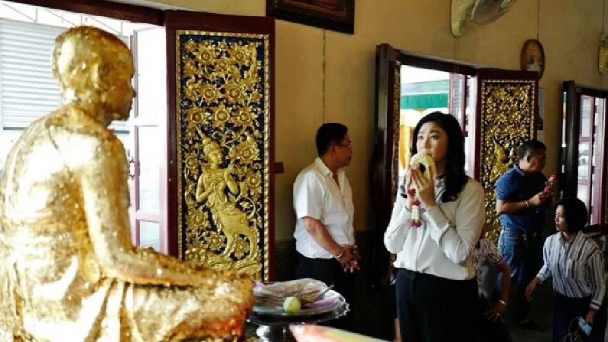 อีก 2 วันศาลตัดสิน!! "ยิ่งลักษณ์" กราบขอพร "สมเด็จโต"