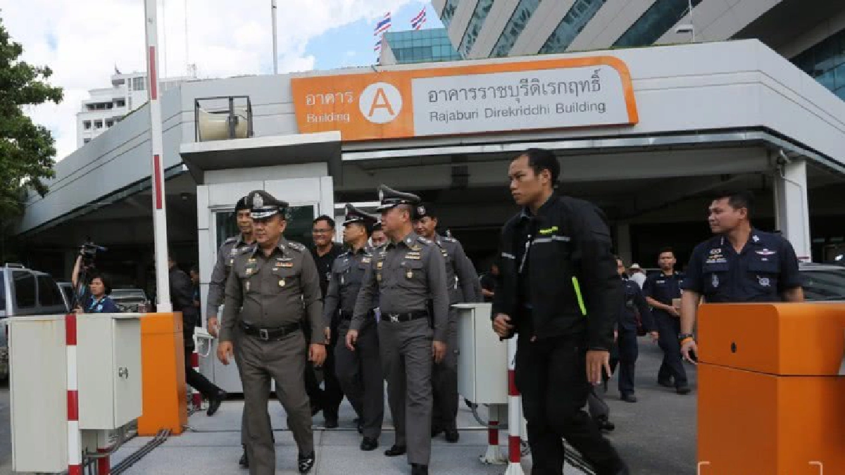 "ศรีวราห์" ตรวจความพร้อมรอบศาลฎีกาฯ (ภาพชุด) "ศรีวราห์" ตรวจความพร้อมรอบศาลฎีกาฯ (ภาพชุด)
