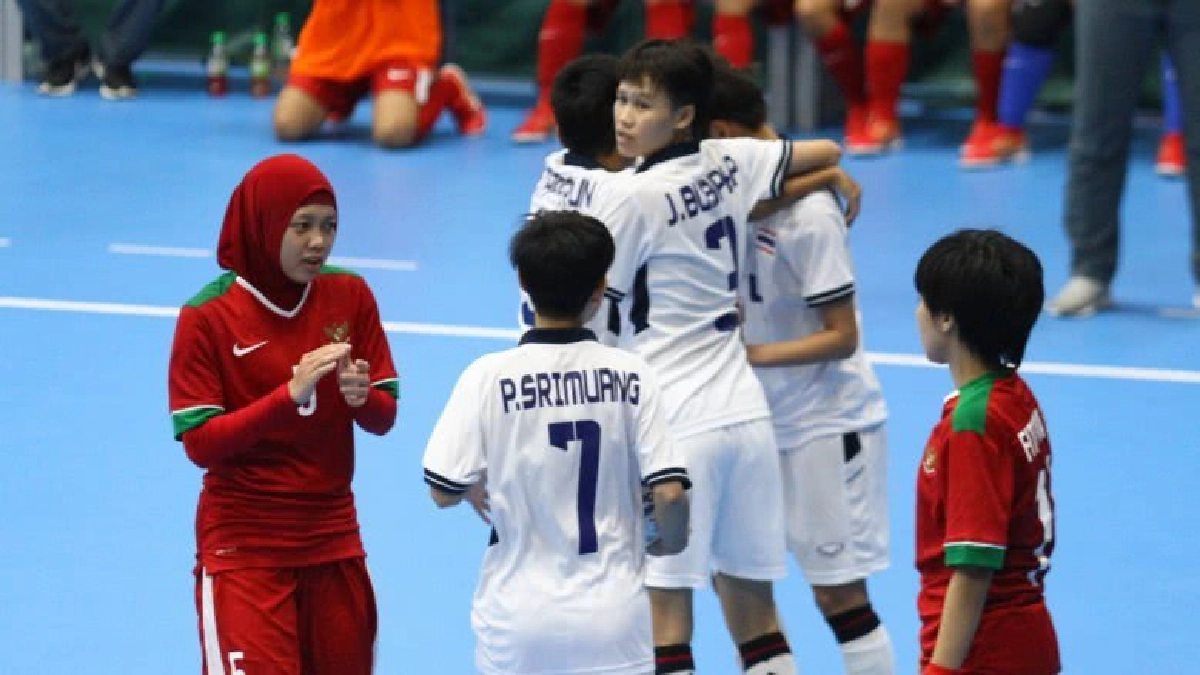 โต๊ะเล็กสาวฮึดตีเจ๊าอิเหนา 2-2