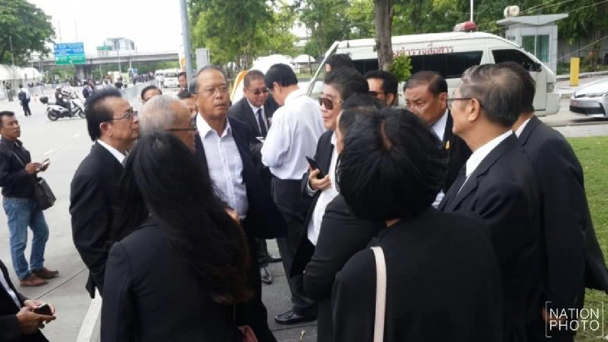 ทีมกฎหมายเพื่อไทย เดินทางกลับจากศูนย์ราชการแล้ว ทีมกฎหมายเพื่อไทย เดินทางกลับจากศูนย์ราชการแล้ว