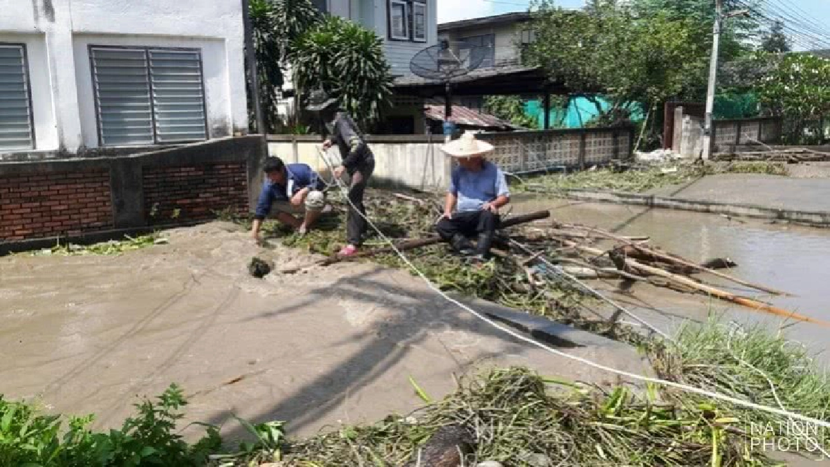 น้ำป่าลำปางทะลักท่วมบ้านเรือนหลายร้อยหลัง น้ำป่าลำปางทะลักท่วมบ้านเรือนหลายร้อยหลัง