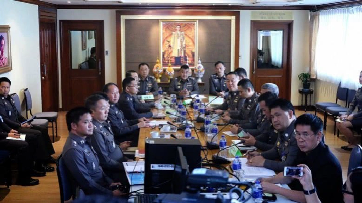 “ศรีวราห์”ประชุมหน่วยขึ้นตรงตามหา“ยิ่งลักษณ์” “ศรีวราห์”ประชุมหน่วยขึ้นตรงตามหา“ยิ่งลักษณ์”