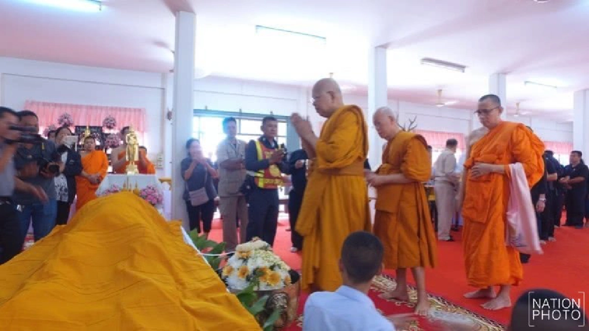 แห่รับสรีระสังขาร‘หลวงปู่แย้ม’