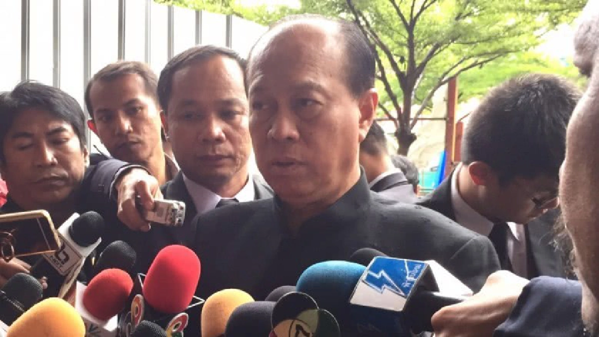 มท. 1 เรียกประชุมรับมือพายุ "ปาข่า" มท. 1 เรียกประชุมรับมือพายุ "ปาข่า"