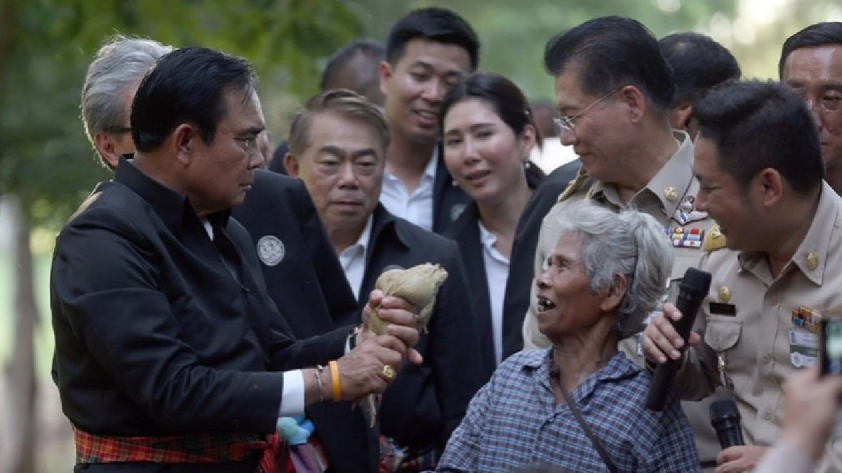 ชัดเจนนะ !! ลงพื้นที่ ตจว.ไม่ใช่การเมือง ชัดเจนนะ !! ลงพื้นที่ ตจว.ไม่ใช่การเมือง