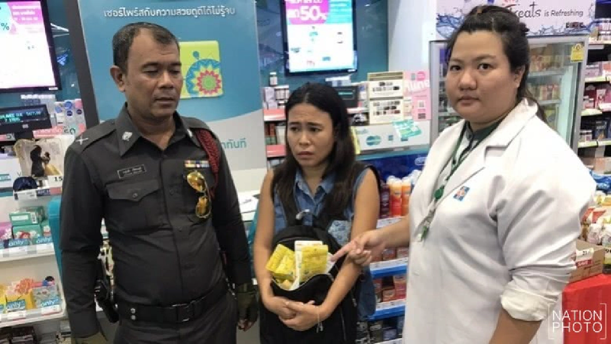 รวบสาวลักเครื่องสำอางยี่ห้อดังขายเฟซบุ๊ก รวบสาวลักเครื่องสำอางยี่ห้อดังขายเฟซบุ๊ก