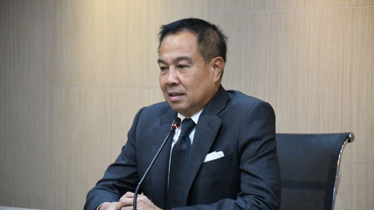 "สมยศ"รับปากหางานให้ 4 แข้งฟุตซอลหญิง