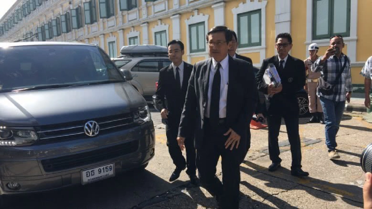 "จาตุรนต์" ขึ้นศาลทหาร คดีผิด ม. 116 