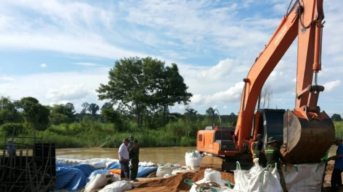 กรมชลฯเร่งปิดปากคลองขมกันน้ำทะลักท่วมพื้นที่เกษตร 