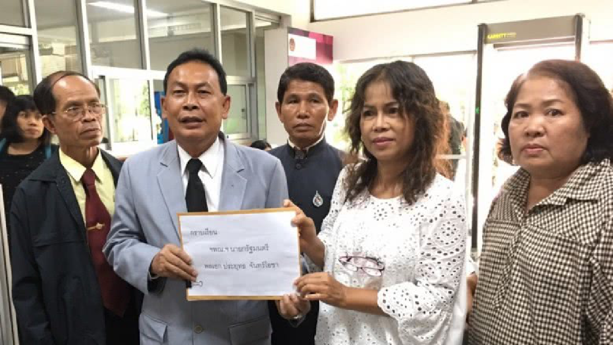 "ครูจอมทรัพย์" ร้องนายกฯขอคืน"ตั๋วครู" "ครูจอมทรัพย์" ร้องนายกฯขอคืน"ตั๋วครู"