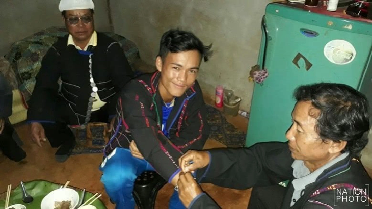 ผูกข้อมือเรียกขวัญฮีโร่เหรียญทองแดง‘คริกเก็ต’ ผูกข้อมือเรียกขวัญฮีโร่เหรียญทองแดง‘คริกเก็ต’