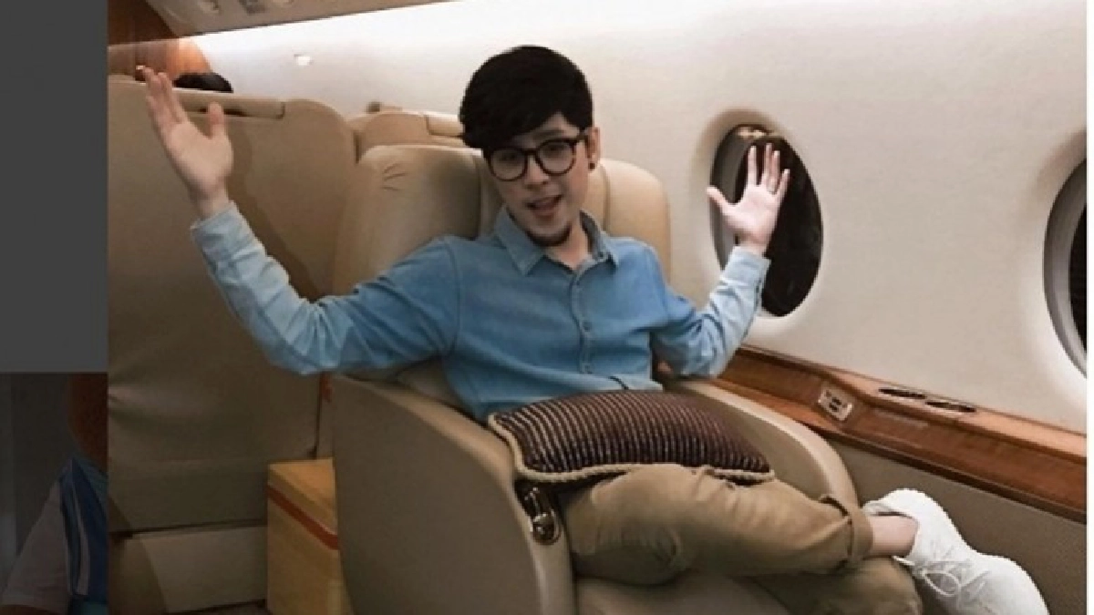 'เวิร์คพอยท์' พ่อบุญทุ่ม จัดเครื่องบินส่วนตัวให้ 'ทอม รูม39' 'เวิร์คพอยท์' พ่อบุญทุ่ม จัดเครื่องบินส่วนตัวให้ 'ทอม รูม39'