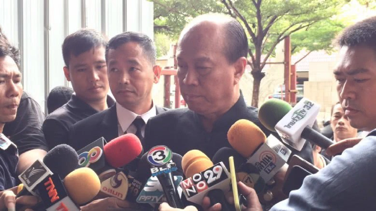 "บิ๊กป๊อก"ฉุนด่าสื่อไร้สมองหลังถูกถามเปิดทาง"ยิ่งลักษณ์"หนี