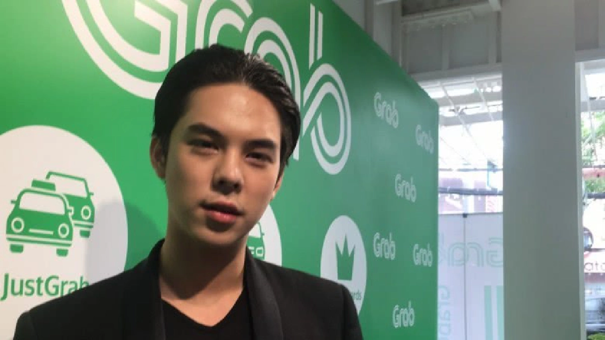  ‘พีช’ หอมแก้ม แพทริเซียในงานอีเว้นท์เพราะเหตุนี้