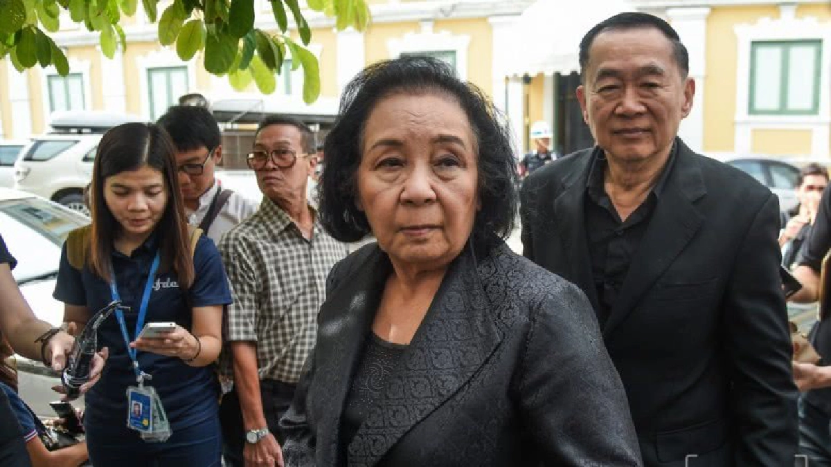 ศาลทหาร เลื่อนสอบคำให้การ คดี 19 นปช.