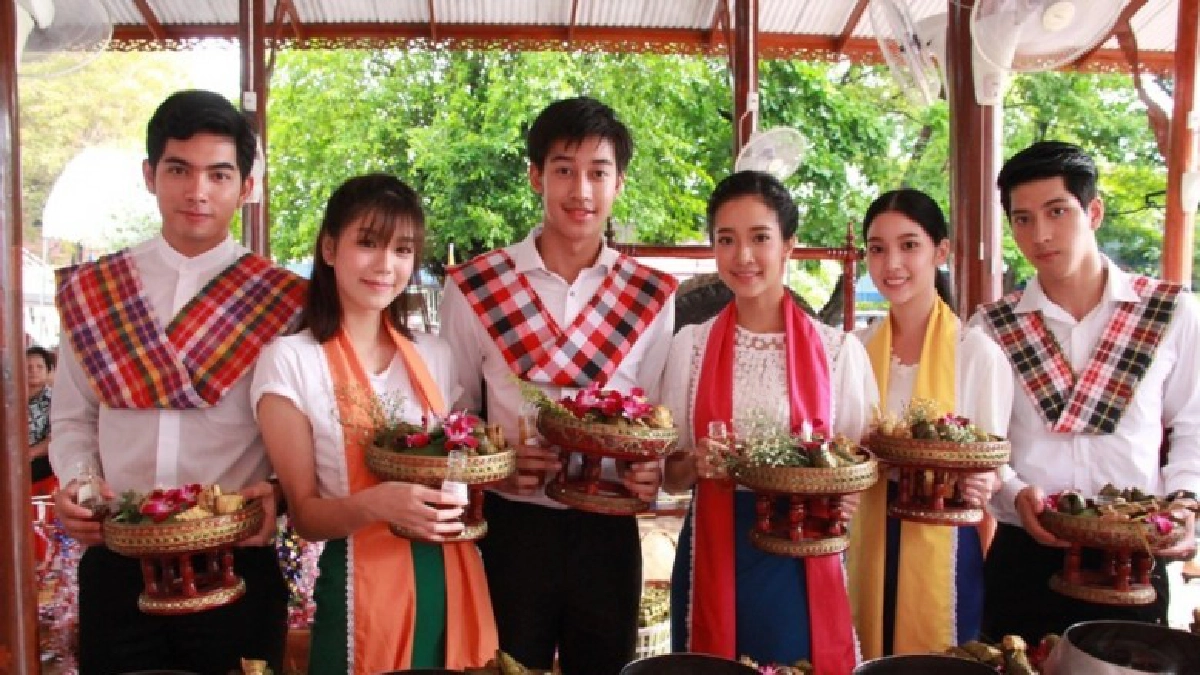 'อ๊อฟ' นำทีมนักแสดงรุ่นใหม่ร่วมกิจกรรม 7 สี รักษ์ประเพณีไทย 