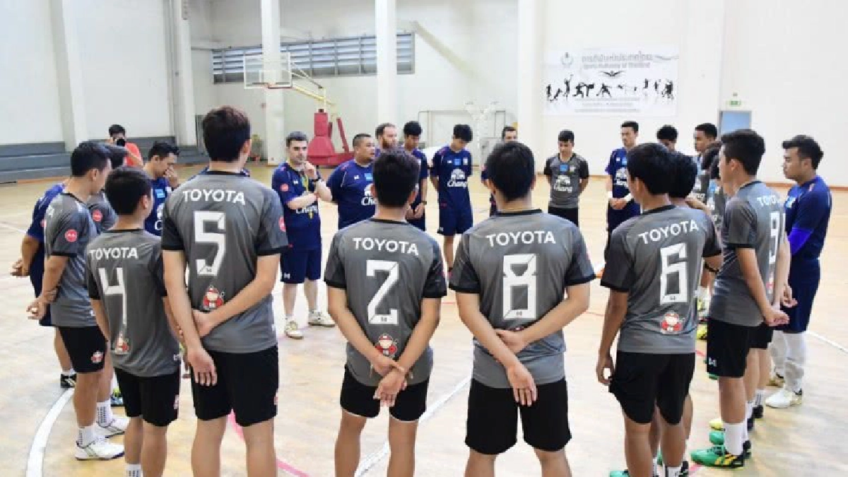 โต๊ะเล็กไทย ดวลแข้งฟุตซอลไทยแลนด์ไฟว์