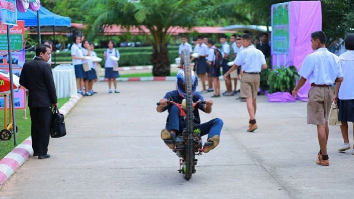 อาชีวะขุนหาญนำทีมโชว์ของดีเรียนอาชีพ