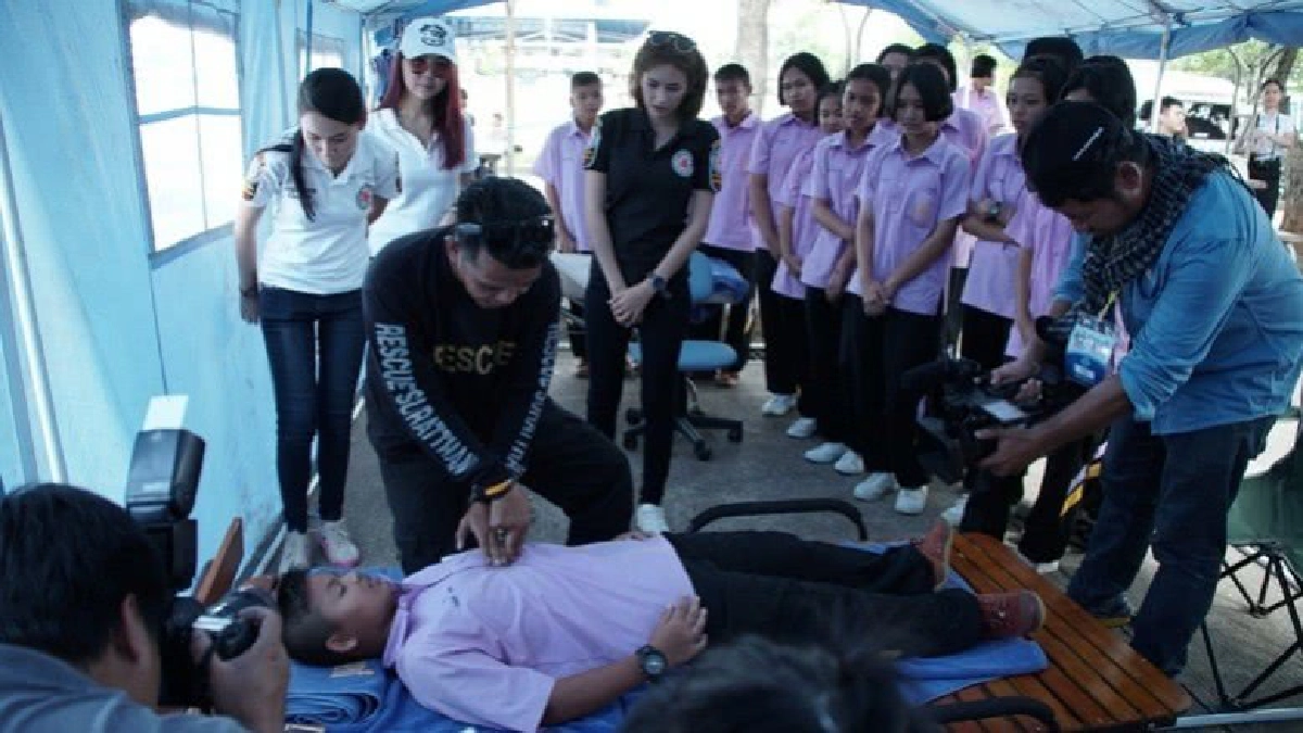 "สุราษฎร์โมเดล" สอนน้องรู้วิธีกู้ชีวิตผู้ป่วยฉุกเฉิน