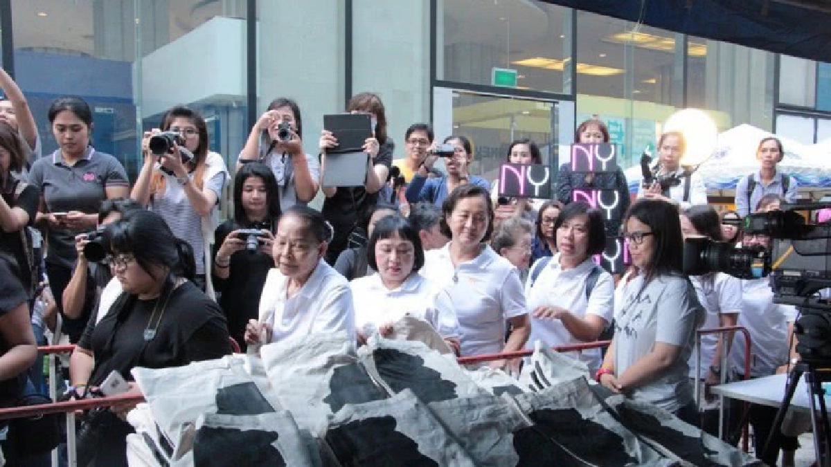 'หมาก-ณเดชน์-ญาญ่า' ร่วมทำบุญตลาดนัดดาราวิก3 