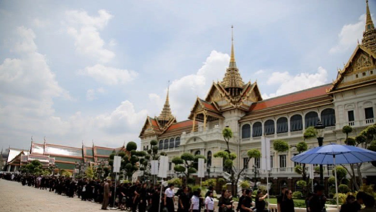 ประชาชนกราบพระบรมศพเฉียด 5หมื่นคนต่อวัน ประชาชนกราบพระบรมศพเฉียด 5หมื่นคนต่อวัน