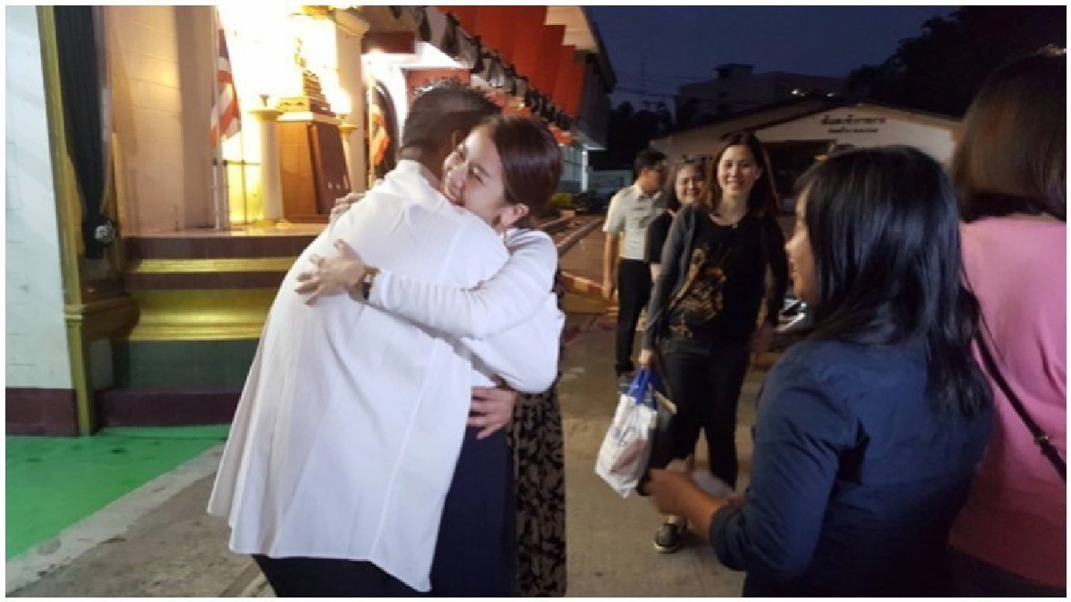“สรยุทธ”กอดสาวคนนี้ เผยประโยคแรกที่“พี่ยุทธ”พูด “สรยุทธ”กอดสาวคนนี้ เผยประโยคแรกที่“พี่ยุทธ”พูด