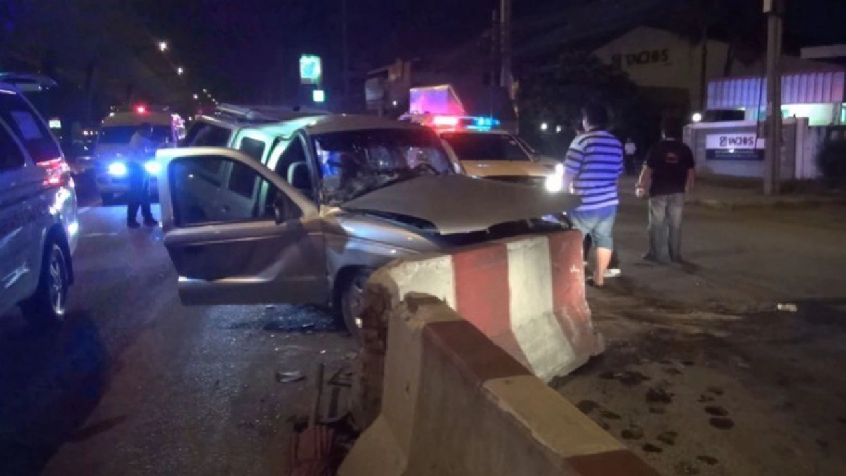 กระบะชนแท่งปูนแบริเออร์ดับคาที่1 กระบะชนแท่งปูนแบริเออร์ดับคาที่1
