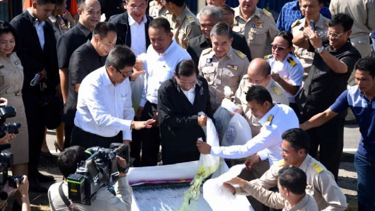 "ฉัตรชัย"ลงพื้นที่สิงห์บุรีเก็บข้อมูลน้ำเข้าที่ประชุมครม.