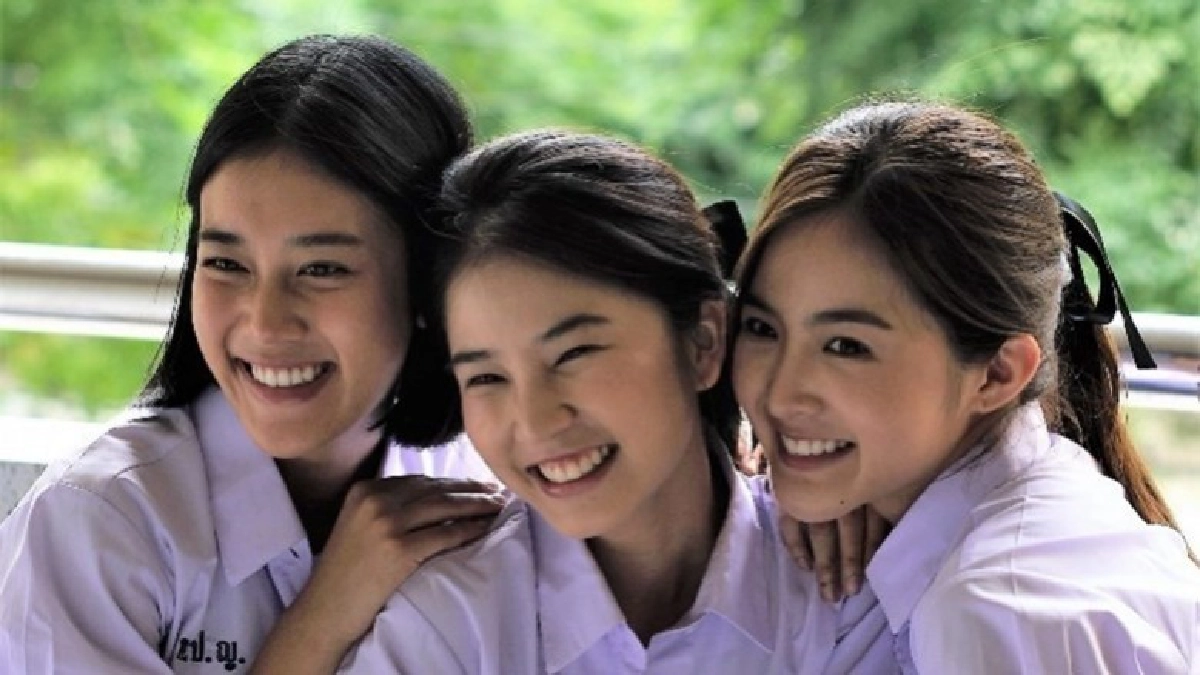 'เบลล์-ฝน-มายด์'รวมแก๊งลงเอ็มวี 'รอยยิ้มของวันพรุ่งนี้' 'เบลล์-ฝน-มายด์'รวมแก๊งลงเอ็มวี 'รอยยิ้มของวันพรุ่งนี้'