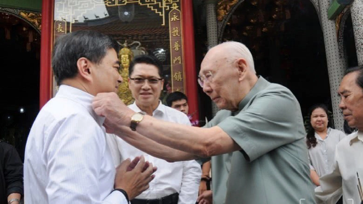 "มาร์ค" อวยพรวันเกิดครบรอบ 92 ปี "พิชัย" (ภาพชุด) "มาร์ค" อวยพรวันเกิดครบรอบ 92 ปี "พิชัย" (ภาพชุด)