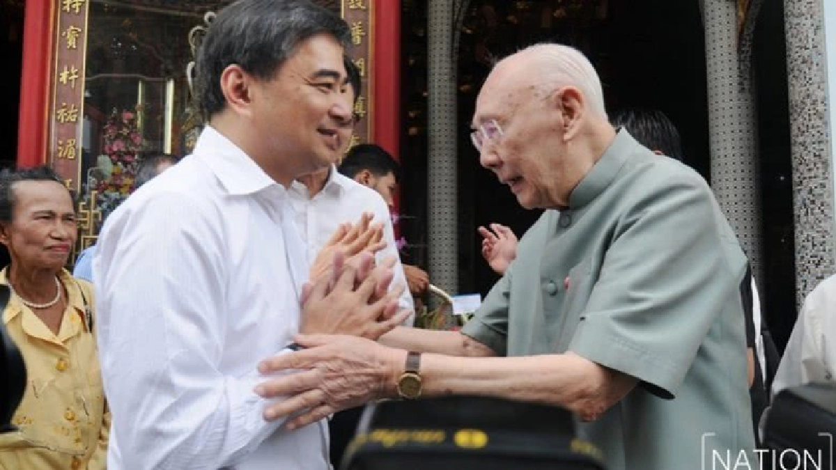 อภิสิทธิ์ ร่วมเบิร์ธเดย์92ปี "ปู่พิชัย" อภิสิทธิ์ ร่วมเบิร์ธเดย์92ปี "ปู่พิชัย"