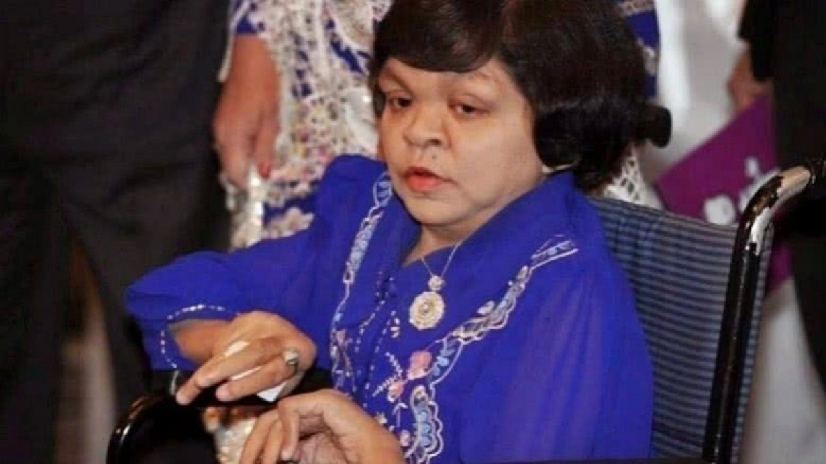 คนไทยชายแดนแห่ซื้อหวย"หมอดูอีที"เกลี้ยงแผง คนไทยชายแดนแห่ซื้อหวย"หมอดูอีที"เกลี้ยงแผง