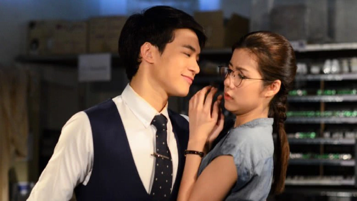 “บี้” ปล่อยก๊าก!!  เจอ “เอสเธอร์” ตบก้นร้องเพลงกล่อม 