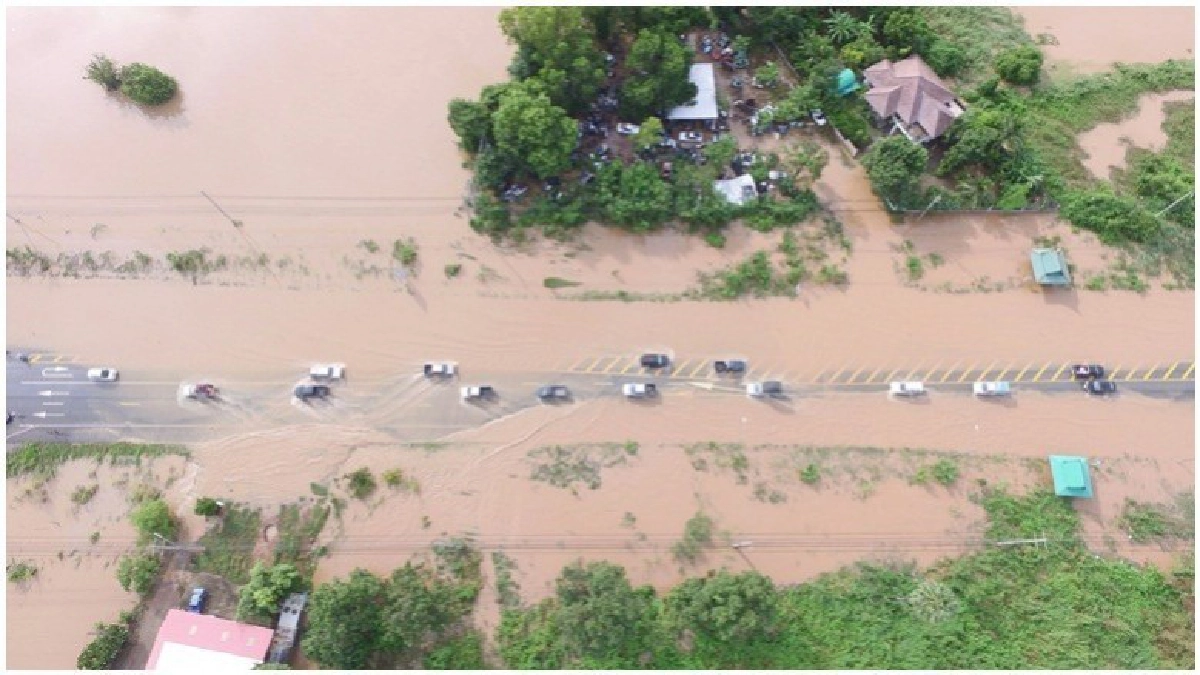 ถนนเมืองตาก-อ.แม่สอด ฝนตกถนนลื่นเกิดอุบัติหลายราย
