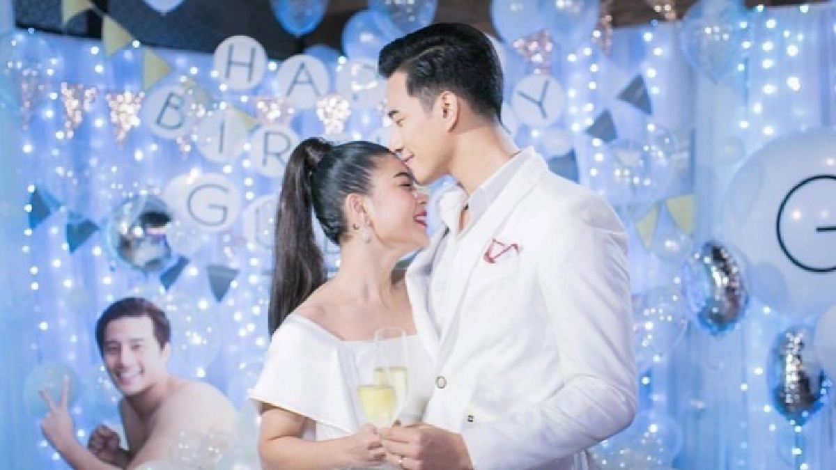 'บี้' สายเปย์ จัดนาฬิกาเหยียบล้านให้ 'กุ๊บกิ๊บ' (คลิป) 'บี้' สายเปย์ จัดนาฬิกาเหยียบล้านให้ 'กุ๊บกิ๊บ' (คลิป)